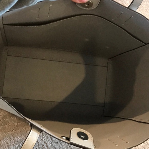 Michael Kors Vincent Large Tote w/ Pouch - Picture 7 of 7